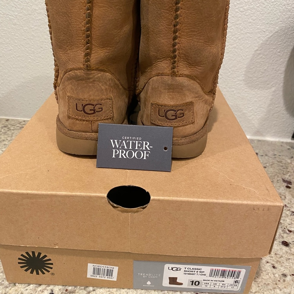 Ugg Classic Short boots size 10